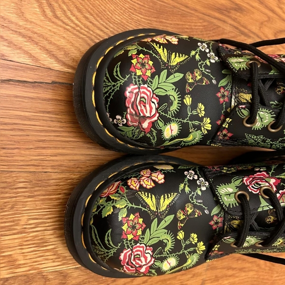 Dr. Martens Women's 1460 Bloom 8 Eye Boots Size 7 US - Picture 8 of 15